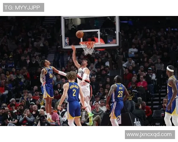 勇士客场击败开拓者保持不败，展现冠军风采